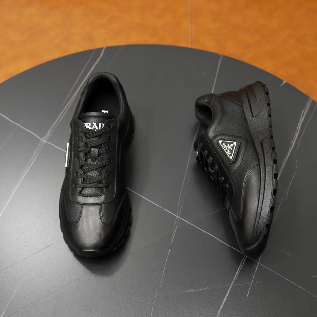 Factory price: 720💰Top original order Brand: PRADA (Prada) Standard code: Men's size 38/44 (45 can be customized) Grade: Same as the official website Material: Original cowhide leather lining Original combination two-color wear-resistant soft outsole Style category: Leisure and sports version Young fashion European and American trend British style Color: Actual picture color